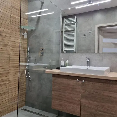 Q Enter- 2 Pokojowy Klimatyzowany Przy Manufakturze Z Garażem Gratis, Fv *