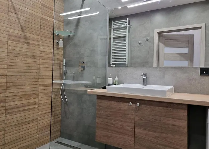 Q Enter- 2 Pokojowy Klimatyzowany Przy Manufakturze Z Garazem Gratis, Fv *